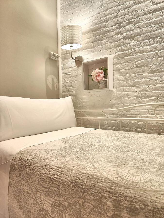 Single Room with Shared Bathroom