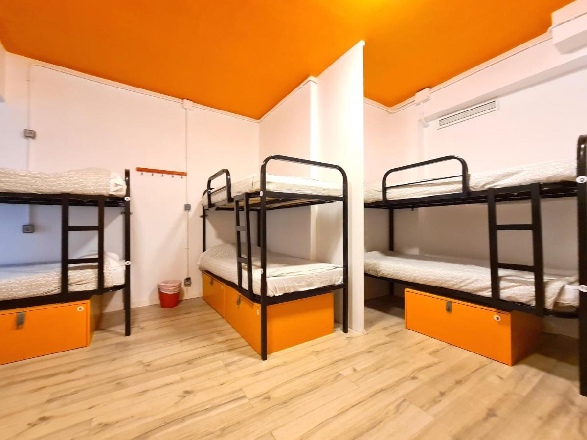 Single Bed in Mixed Dormitory Room