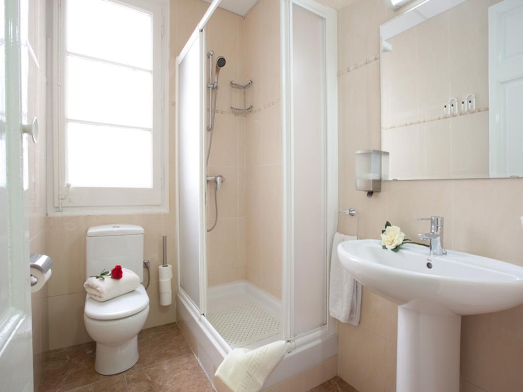 Standard Double Room with Shared Bathroom