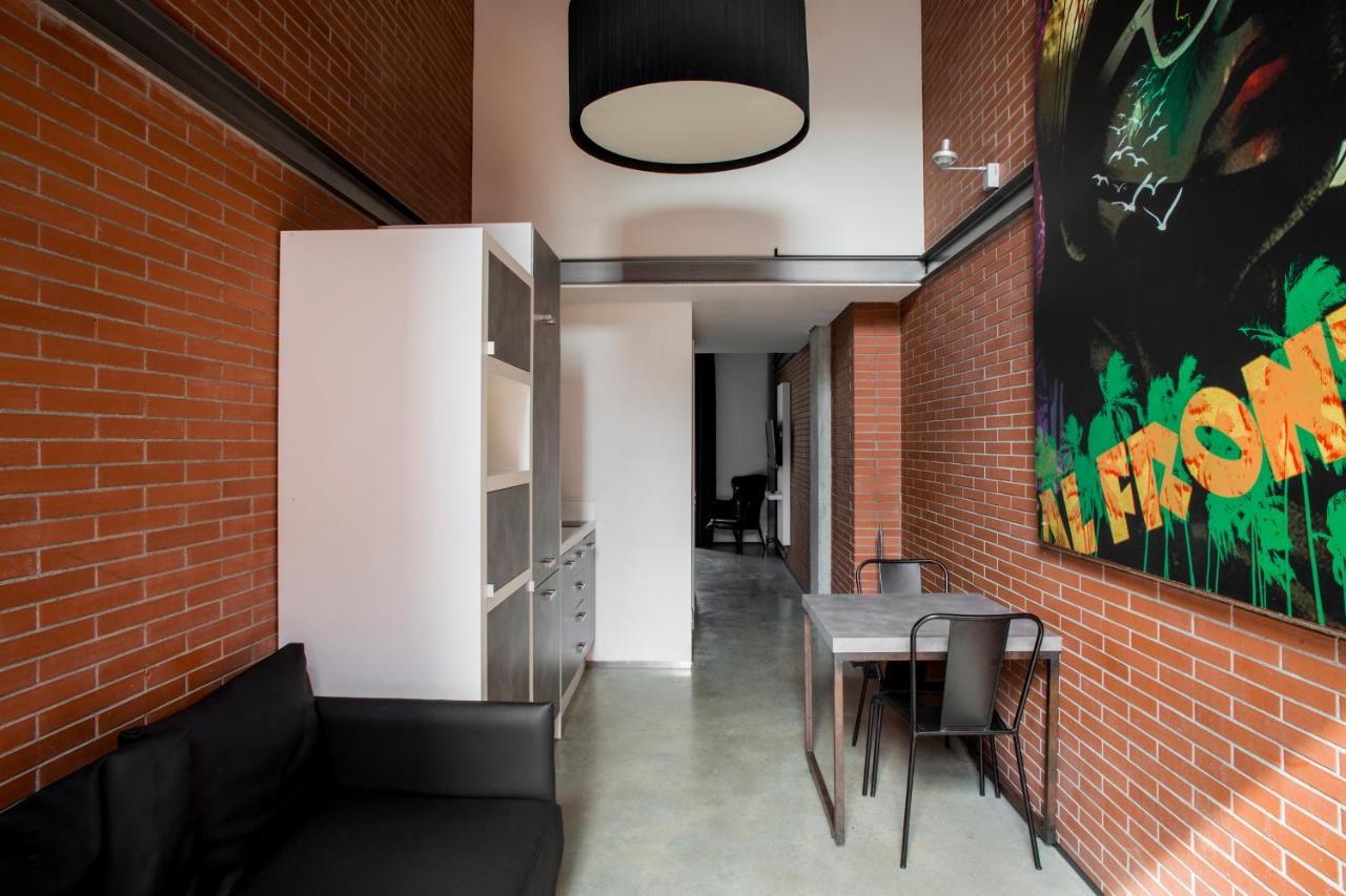 Executive Studio (2-4 Adults)