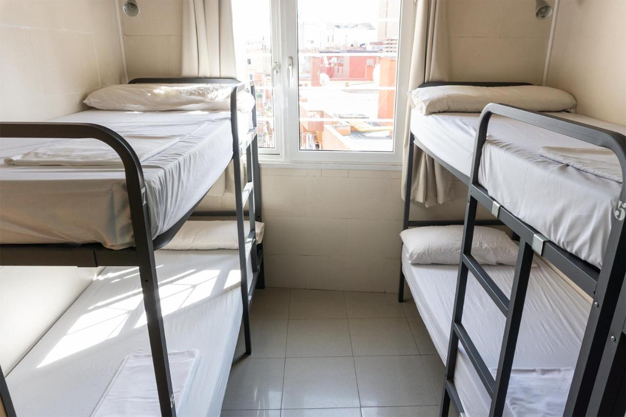 Basic Triple Room with Shared Bathroom