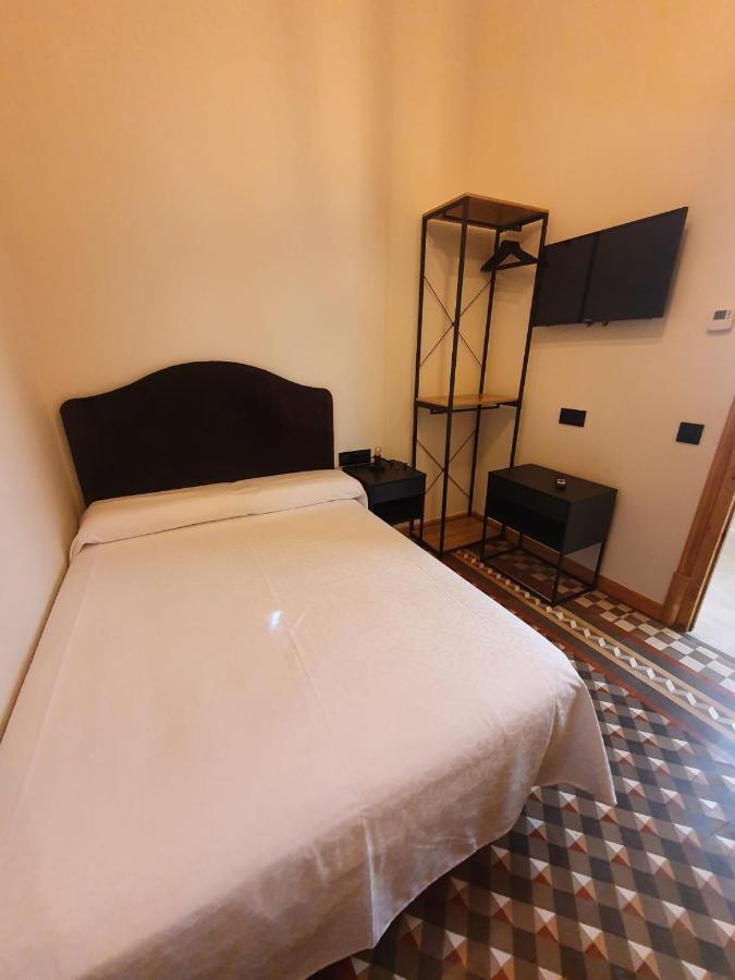 Standard Single Room with Shared Bathroom