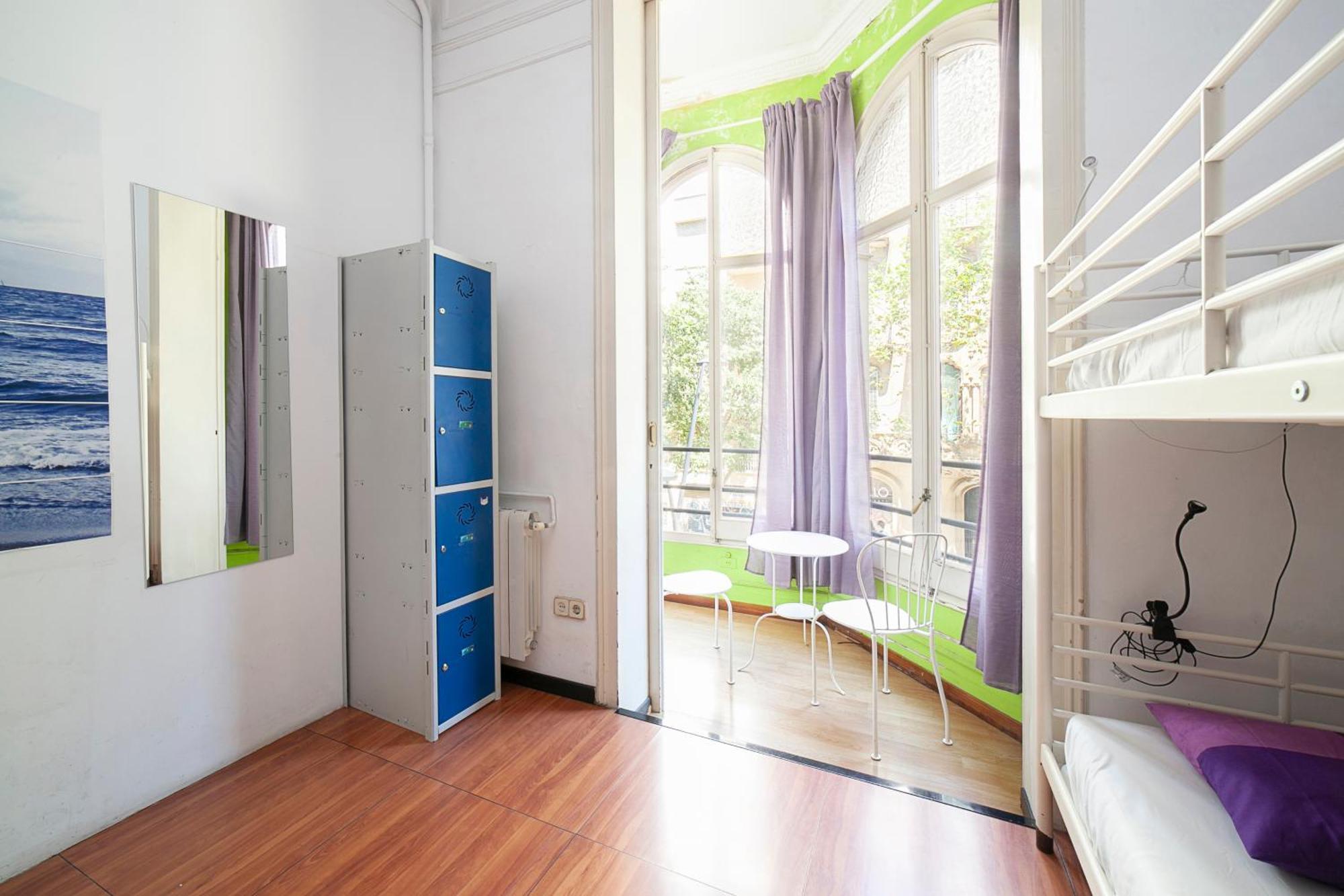 Bed 4-Bed Mixed Dormitory Room