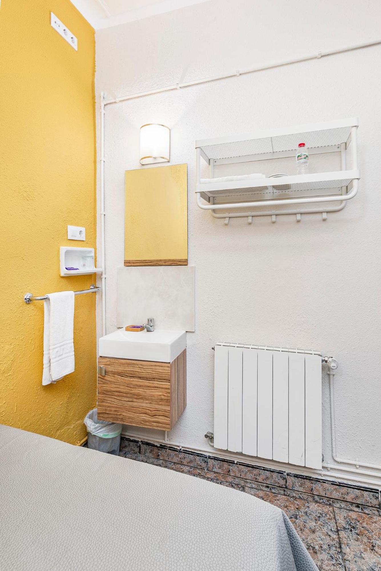 Single Room with Shared Bathroom