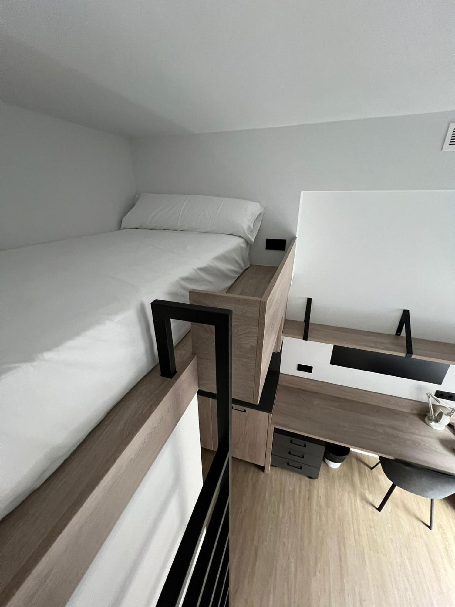 Twin Room,1609399797:JPEG