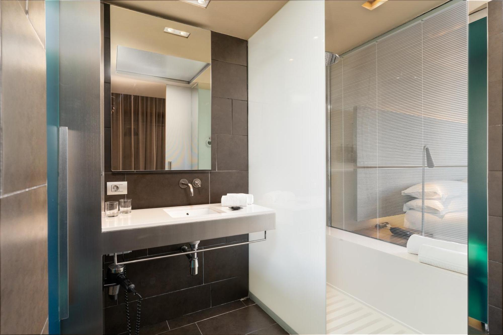 Double or Twin Room (1-2 Adults)