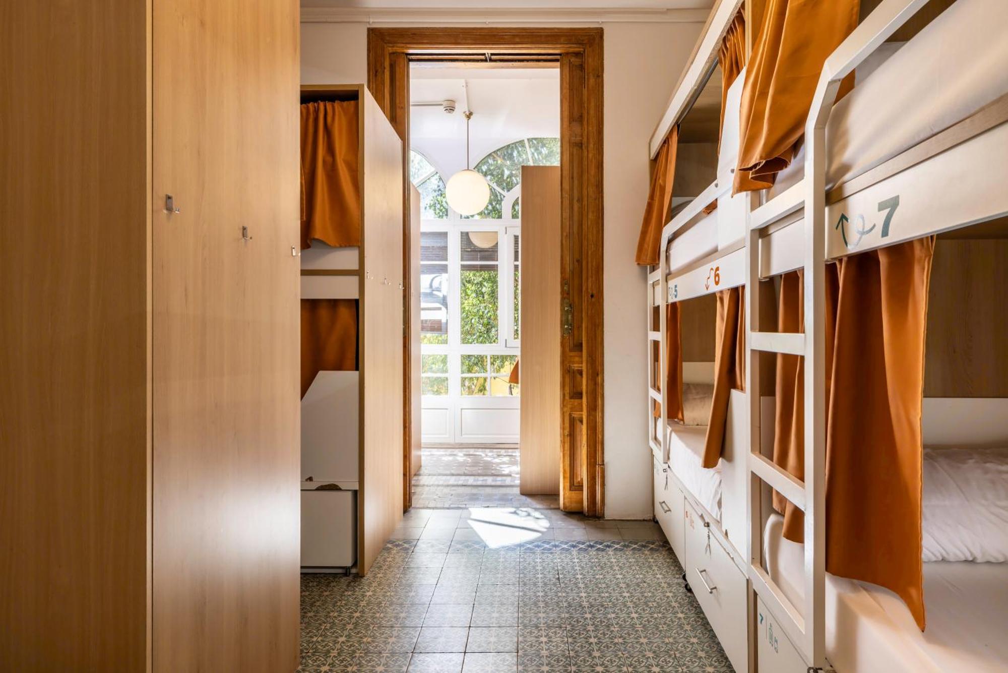 Bed in 12-Bed Mixed Dormitory Room - Shared Bathroom