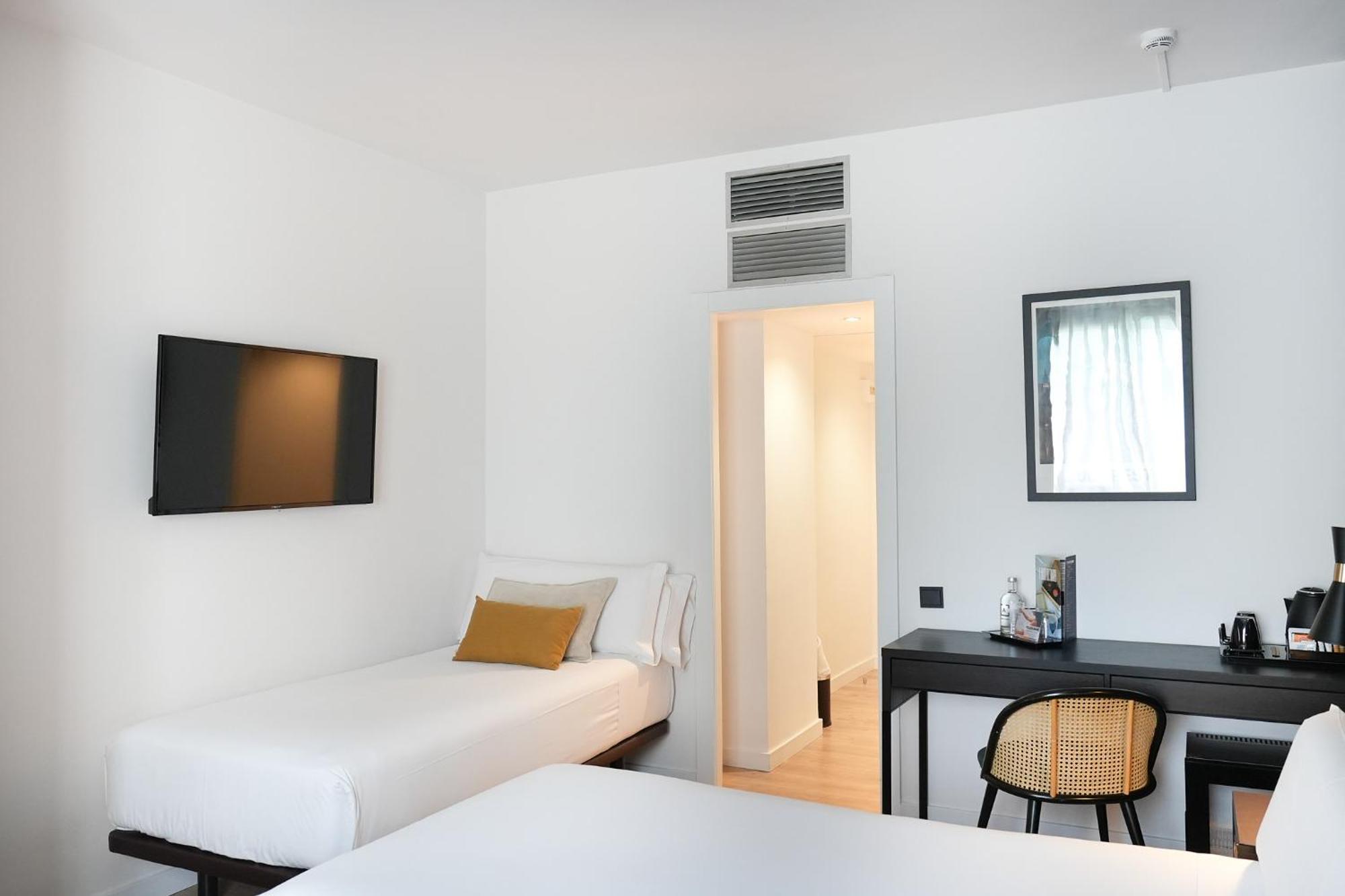 Double Room (2 Adults + 1 Child )