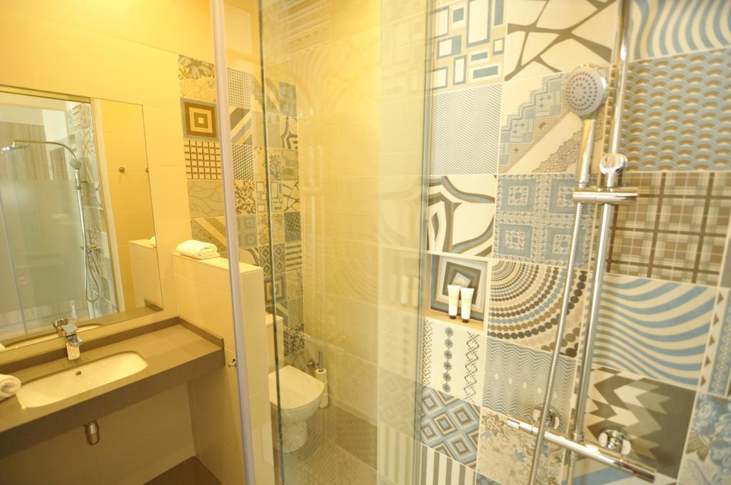 Double Room with Extra Bed and Courtyard View