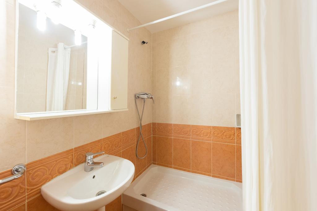 Economy Double with Private Bathroom with no views