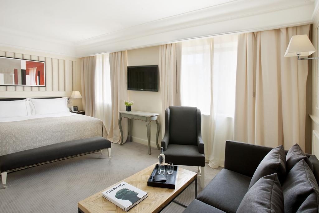Premium Family Room