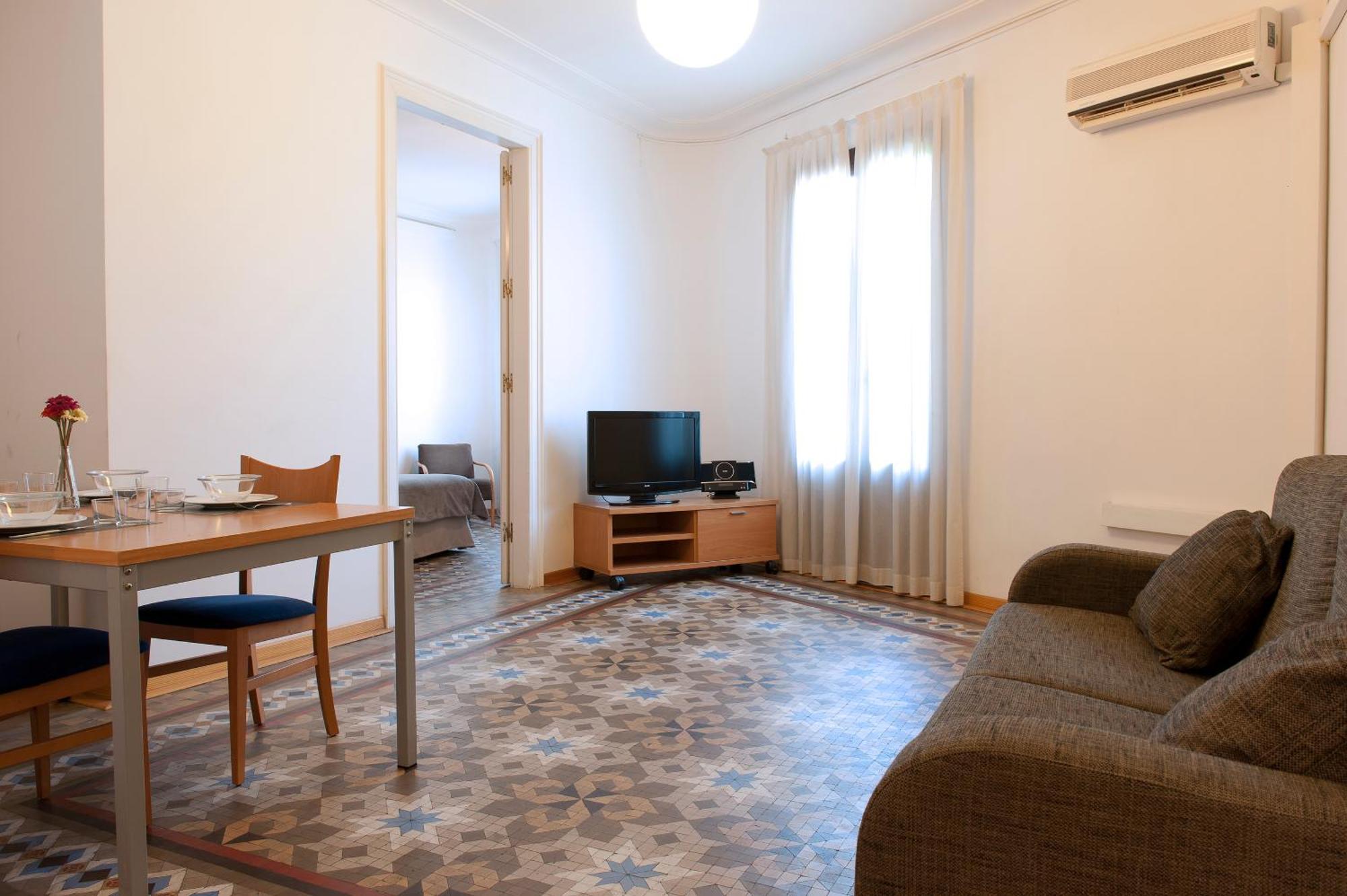 Three-Bedroom Apartment,303836836:JPEG