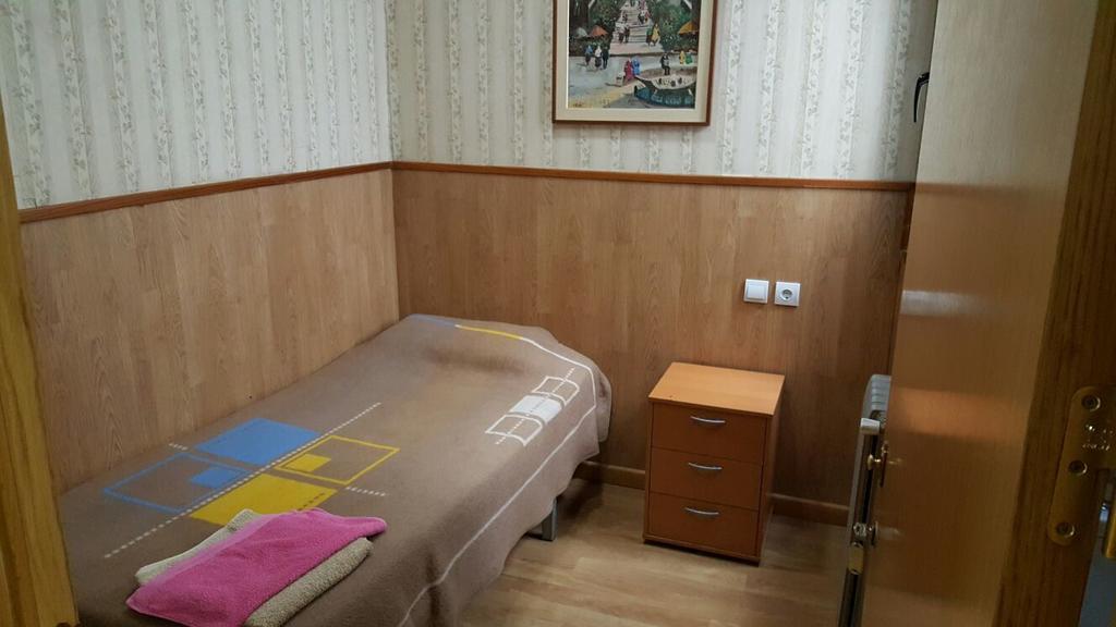 Single Room with Private Bathroom with no views