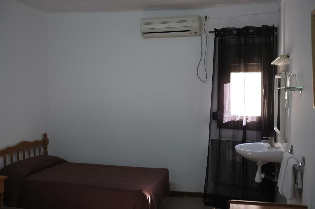 Single Room with Shared Bathroom