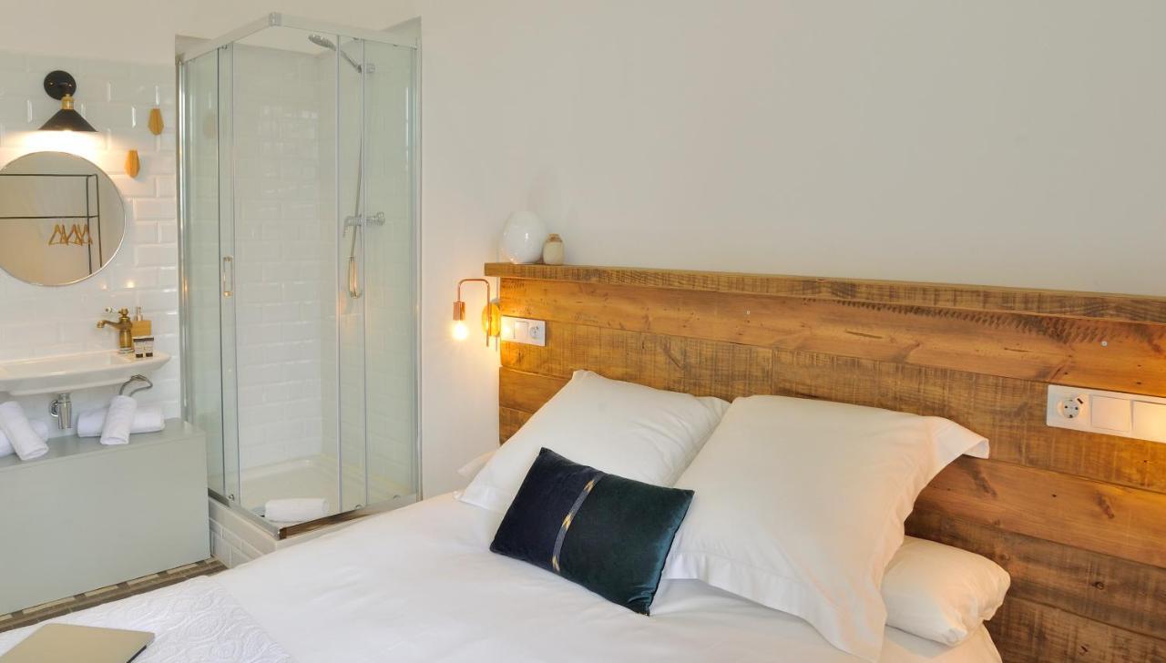 Double or Twin Room with Balcony and Shared Bathroom