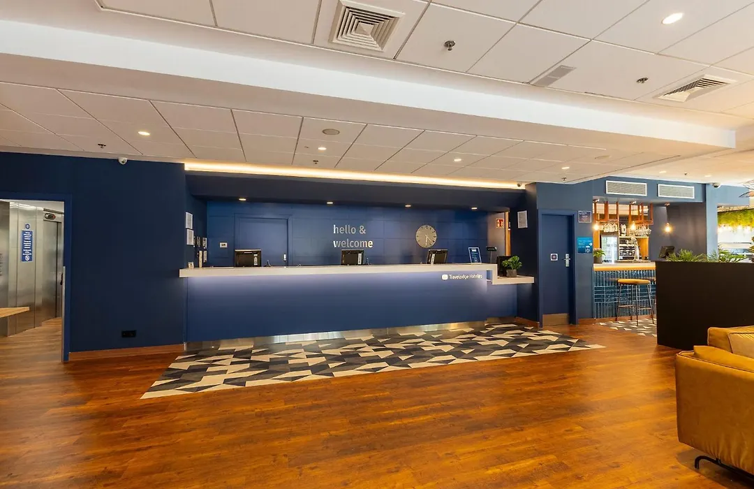 Travelodge Barcelona Poblenou-1