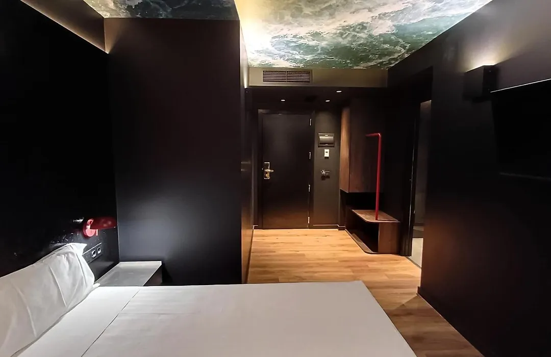Yomo Hostal Bcn Port-1
