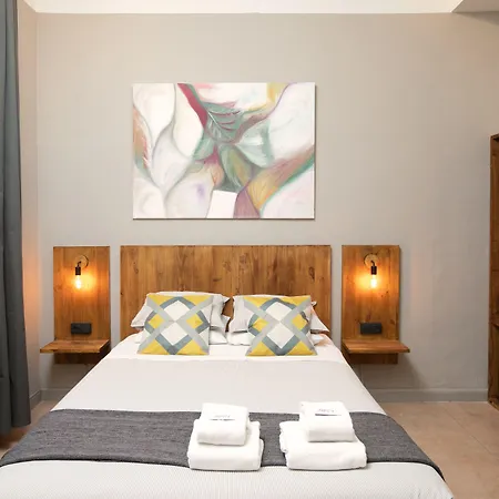 Jardinets Guest House-3