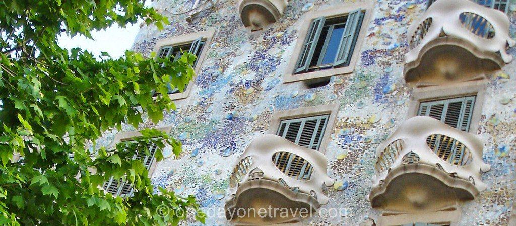 Eixample blog voyage façade Gaudi